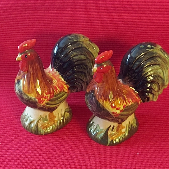 Ceramic Rooster Salt and Pepper Shakers - Picture 5 of 10
